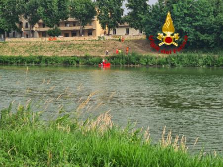 Soccorso uomo nel fiume Arno