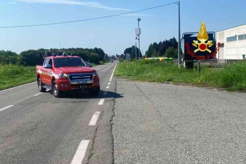 Furgone in fiamme a Ghislarengo