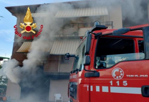 Incendio in un condominio a Reggello nella frazione del Matassino