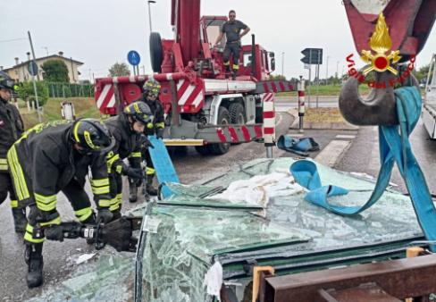 Perdita di carico da un mezzo pesante a Pasiano
