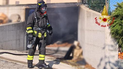 Garage in fiamme in frazione Cervidone