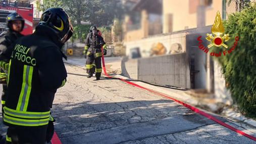 Garage in fiamme in frazione Cervidone