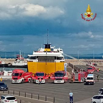 Incendio traghetto passeggeri al porto di Piombino