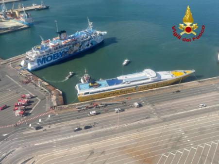 Incendio traghetto passeggeri al porto di Piombino