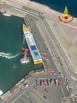 Incendio traghetto passeggeri al porto di Piombino