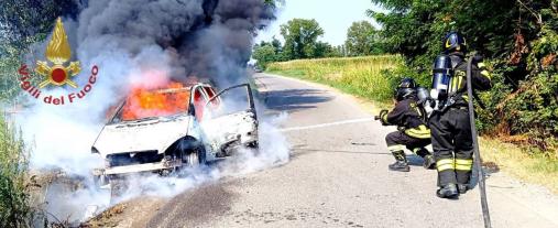Incendio autovettura a Stradella