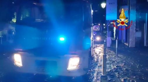 Frana San Felice a Cancello (CE), madre e figlio dispersi: proseguono le ricerche dei Vigili del fuoco