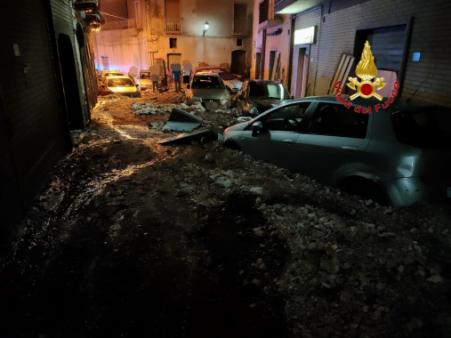 Frana San Felice a Cancello (CE), madre e figlio dispersi: proseguono le ricerche dei Vigili del fuoco
