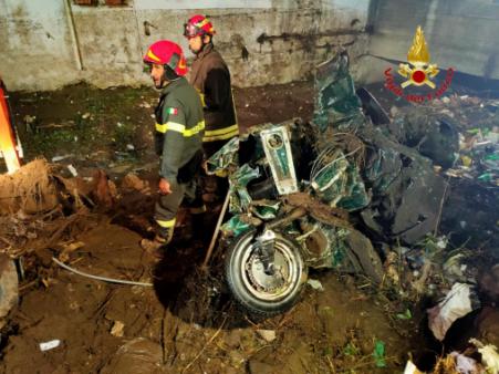 Frana San Felice a Cancello (CE), madre e figlio dispersi: proseguono le ricerche dei Vigili del fuoco