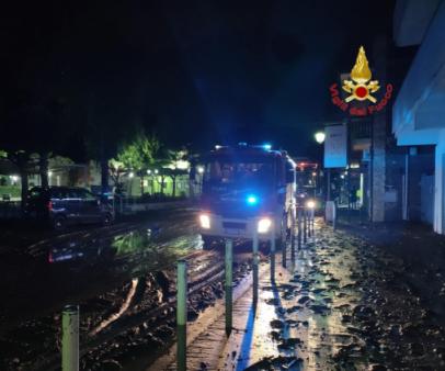 Frana San Felice a Cancello (CE), madre e figlio dispersi: proseguono le ricerche dei Vigili del fuoco