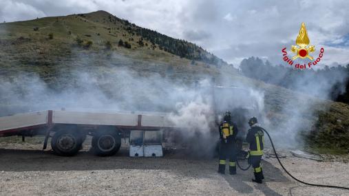 Incendio camion a Ussita