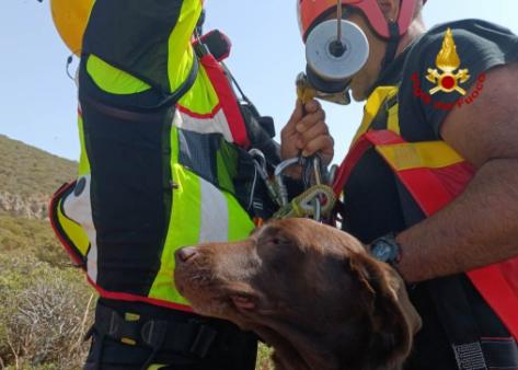 Turista disperso in un camino minerario