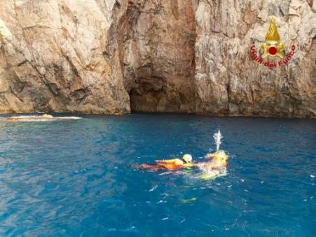 Turista disperso in un camino minerario
