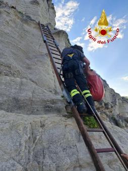 Soccorsa una persona su una scogliera a Tropea
