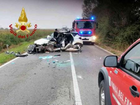 Scontro tra auto e furgone a San Germano Vercellese
