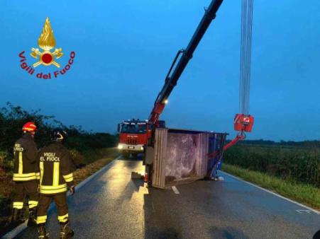 Scontro tra auto e furgone a San Germano Vercellese