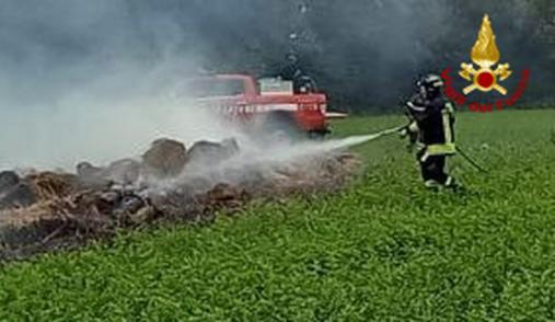 Incendio di balle di fieno