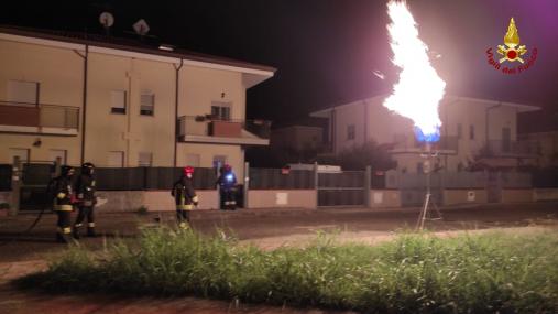 Fuga di gas GPL da un serbatoio interrato: evacuate dodici famiglie