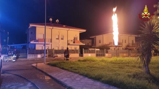 Fuga di gas GPL da un serbatoio interrato: evacuate dodici famiglie