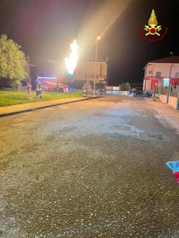 Fuga di gas GPL da un serbatoio interrato: evacuate dodici famiglie