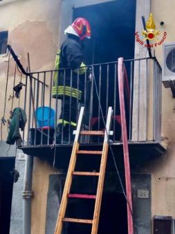 Incendio in un'abitazione a Vizzini