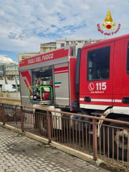 Incendio contatori in un condominio di via Ruggero di Lauria