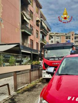 Incendio contatori in un condominio di via Ruggero di Lauria