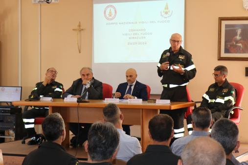 Il Ministro dell’Interno Piantedosi in visita allo stand dei Vigili del fuoco al G7 EXPO Agricoltura di Siracusa