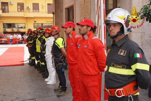 Il Ministro dell’Interno Matteo Piantedosi in visita presso il Comando Provinciale dei Vigili del Fuoco di Palermo