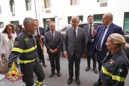 Il Ministro dell’Interno Matteo Piantedosi in visita presso il Comando Provinciale dei Vigili del Fuoco di Palermo