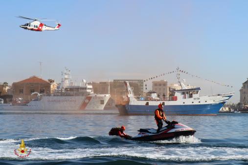 Il Ministro dell’Interno Piantedosi in visita allo stand dei Vigili del fuoco al G7 EXPO Agricoltura di Siracusa