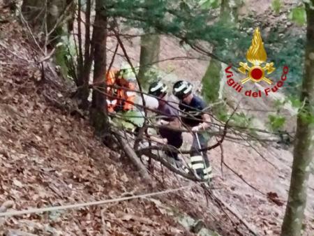 I Vigili del fuoco soccorrono 2 escursioniste francesi sul Monte Cucco