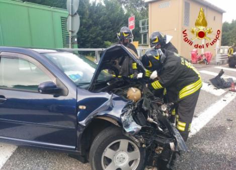 Incidente stradale in A26: due autovetture coinvolte