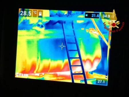 Ribaltamento di un'autocisterna a seguito di un incidente stradale sulla SS 192 a Belpasso