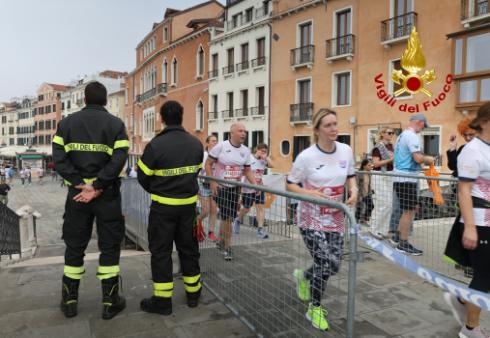 Venicemarathon, Vigili del fuoco per la sicurezza degli atleti