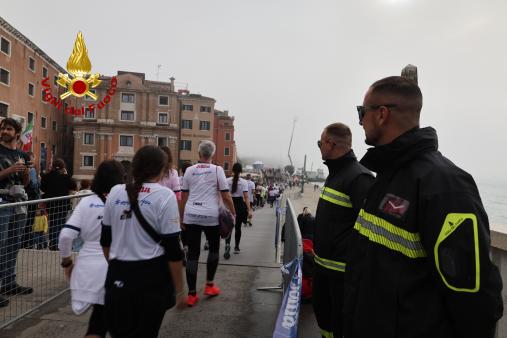 Venicemarathon, Vigili del fuoco per la sicurezza degli atleti