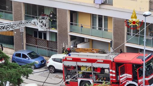 Incendio in un appartamento ad Ancona