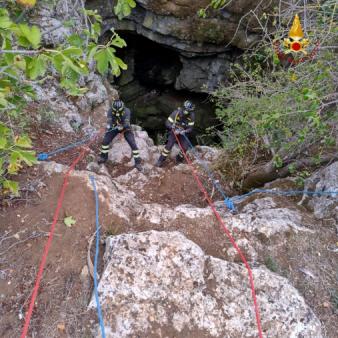 Addestramento per il personale specializzato in tecniche SAF (Speleo - Alpino - Fluviale) di livello Basico