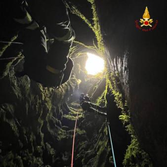 Addestramento per il personale specializzato in tecniche SAF (Speleo - Alpino - Fluviale) di livello Basico