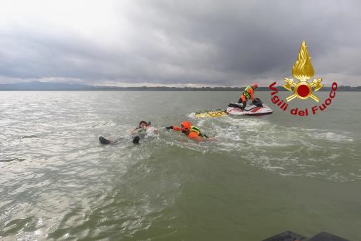 Concluso a Perugia il corso interprovinciale per l'abilitazione alla conduzione di moto d'acqua per i Vigili del Fuoco