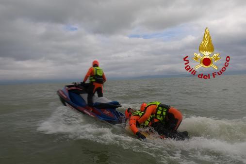 Concluso a Perugia il corso interprovinciale per l'abilitazione alla conduzione di moto d'acqua per i Vigili del Fuoco