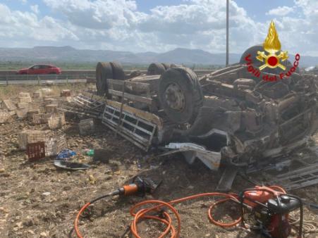 Giornata di interventi impegnativi per i Vigili del fuoco di Catania