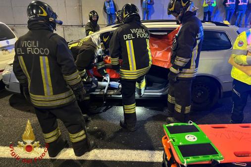 Maxi emergenza in galleria: l'esercitazione dei Vigili del fuoco sulla A35