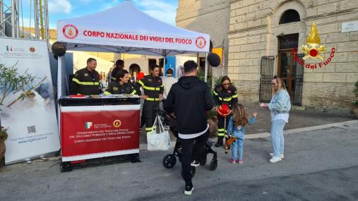 Presentato a Senigallia il libro “L’acqua sul fuoco. Cuciniamo in sicurezza con i Vigili del fuoco"