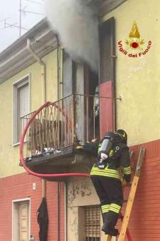 Incendio all'interno di un appartamento