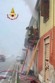 Incendio all'interno di un appartamento