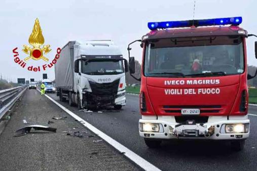 Incidente stradale sulla A4 nei pressi della stazione di Villarboit