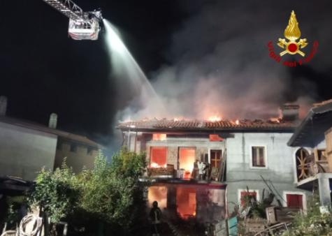 Incendio in un laboratorio artigianale