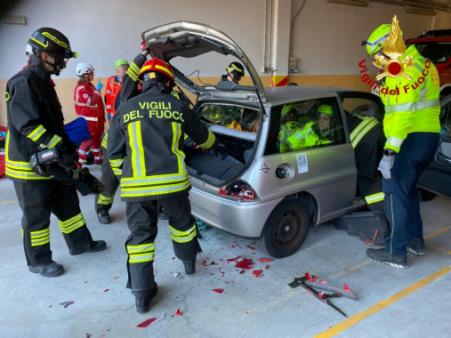 Vigili del fuoco e sanitari 118 impegnati in una formazione reciproca e simulazione sugli incidenti stradali