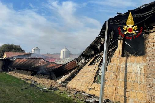 Incendio azienda allevamento volatili